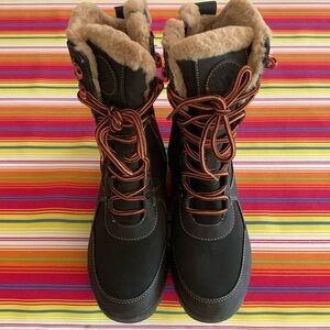 Aquatherm by Santana Canada Ahnah Boot Size M Like New Condition